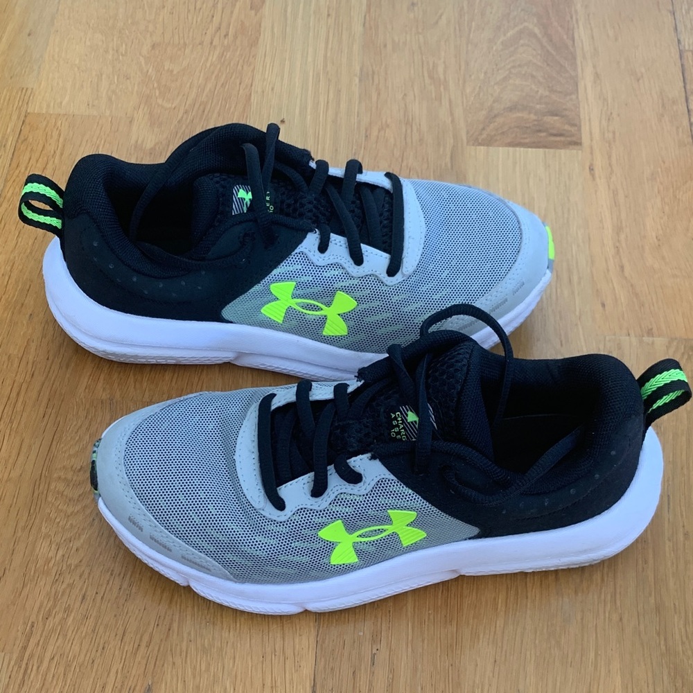 Under Armour Kids' Black, Gray, and Neon Green Sneakers 4.5 wide
